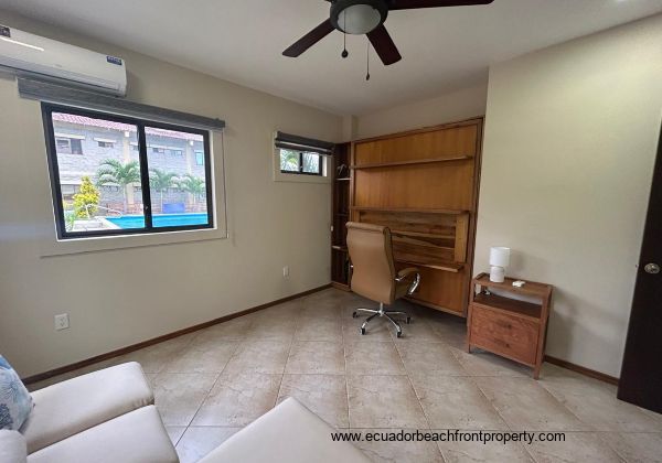 3rd bedroom with queen bed