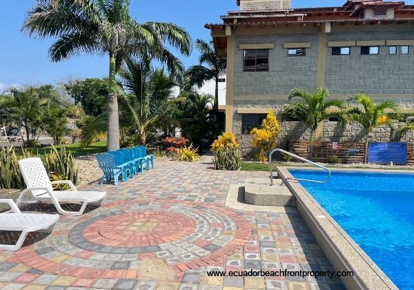 66 ft oceanfront pool