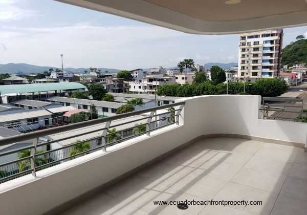 covered balcony off living area