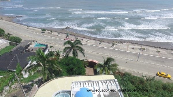 Expansive, warm ocean just beyond the property walls!