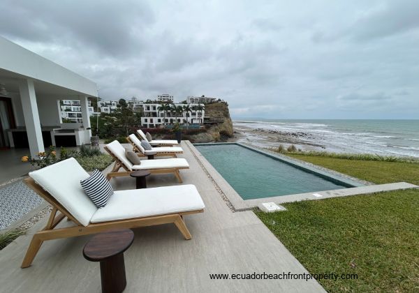 Luxury Oceanfront Villa in Jama Campay Resort 