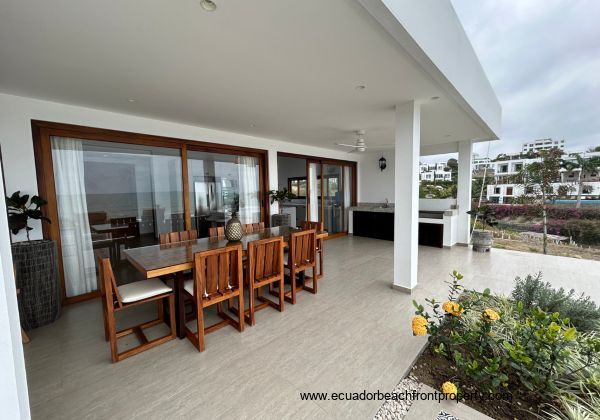 Outdoor dining off the kitchen and living room