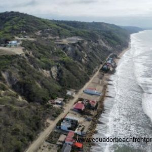 Crucita beach at high tide