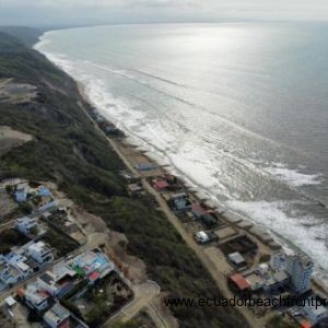 Crucita beach at high tide