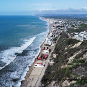 Crucita beach at high tide