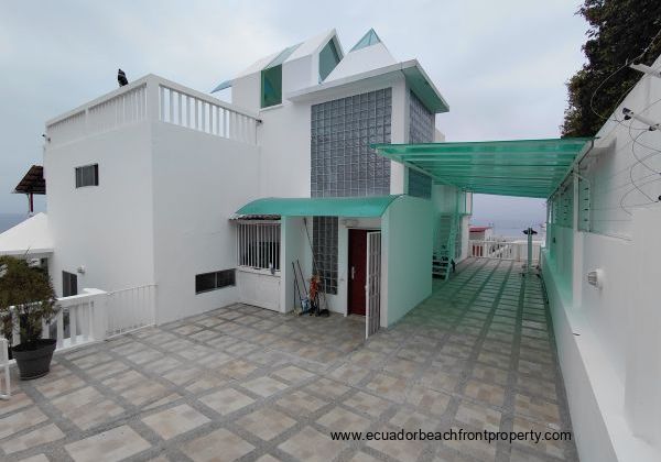 Specacular oceanview estate in Crucita, Ecuador