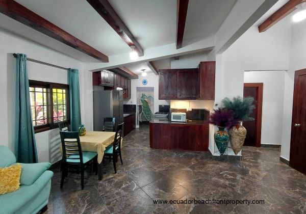 418 03living area